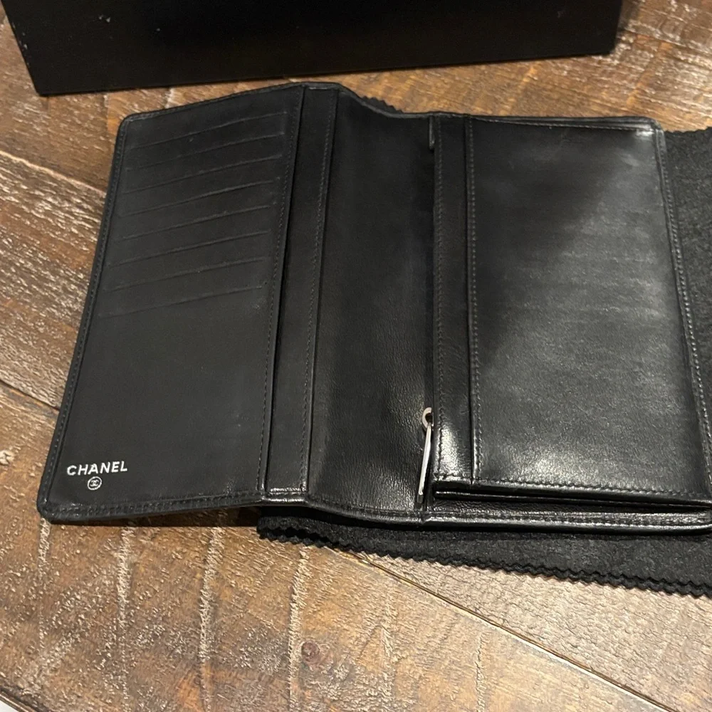 CHANEL Black Quilted Lambskin Long‎ Wallet – Silver CC Logo